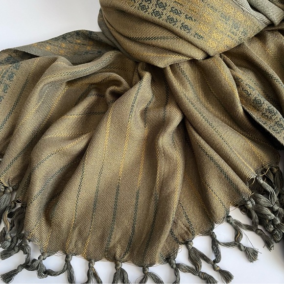 Aarong handmade shawl scarf made in Bangladesh New - Picture 9 of 13